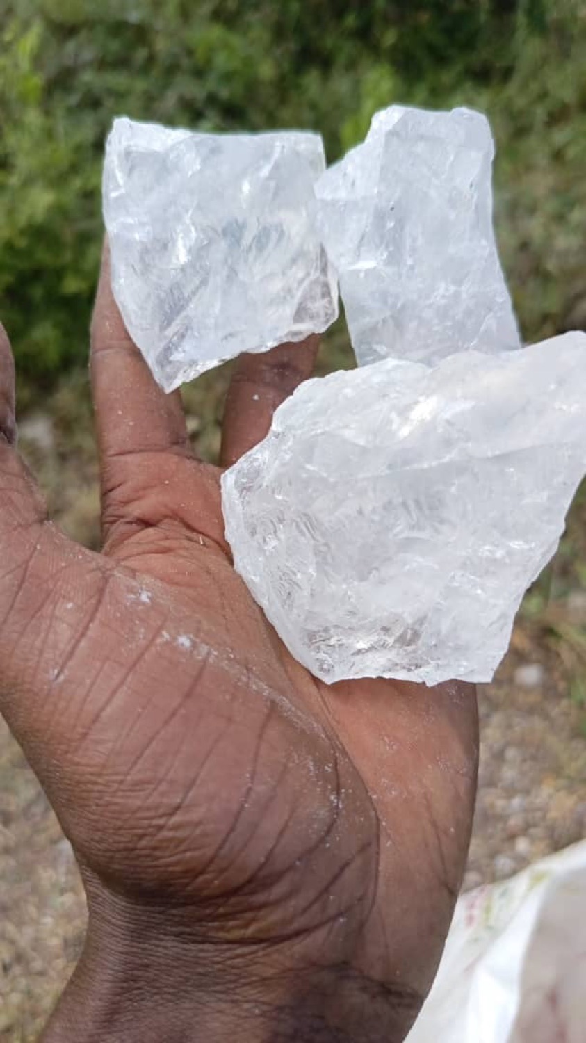 Milky-white Tanzanian silica quartz, 99.99% grade, flagship product