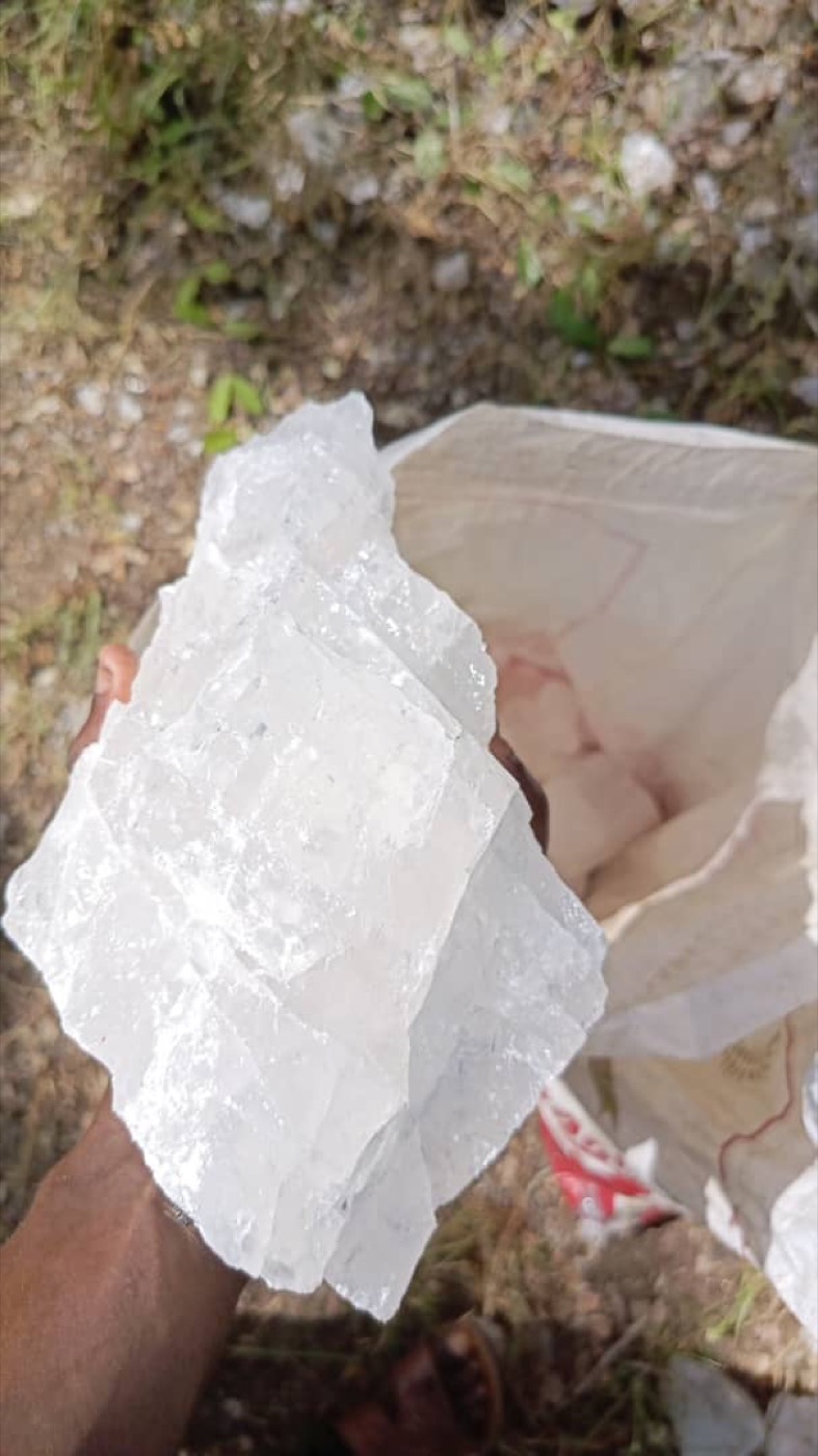 Large milky-white silica quartz block, Tanzania